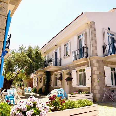 Zeytin Arası Apart Otel 3*