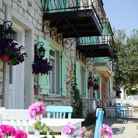 Apart Otel Zeytin Arası Ayvalı